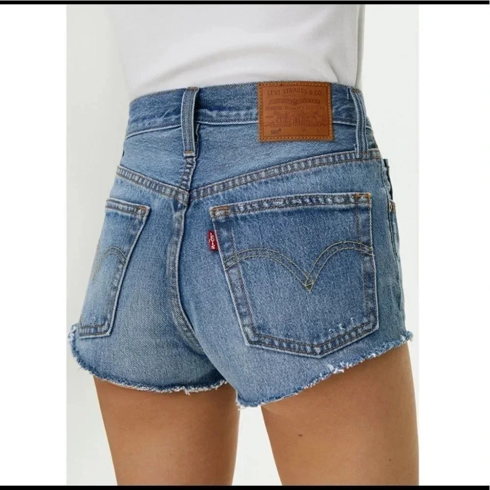 Levi's 501 Premium Women's Jeans  Short - Picture 2 of 13